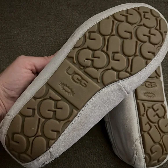 UGG Gray Suede Moccasin Slippers with Bow-Orig $118, great deal for $35! - Picture 3 of 7